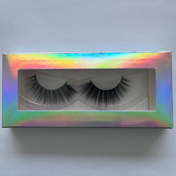 Glam Lashes - Picture 5 of 6